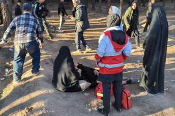femme secouriste intervenant après l'attentat survenu à Kerman le 3 janvier 2024